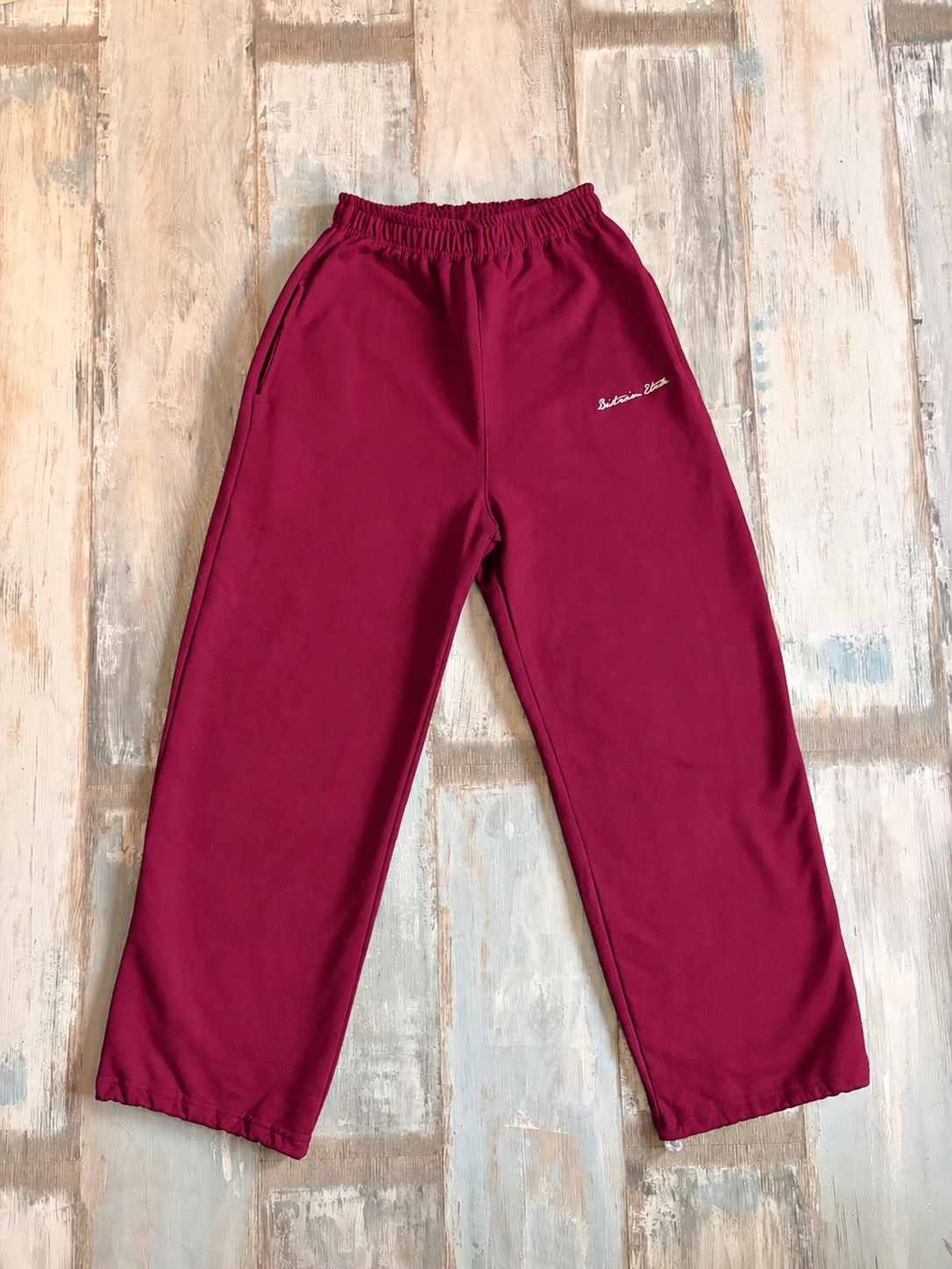 Pantalón baggy “creative étude” burdeo